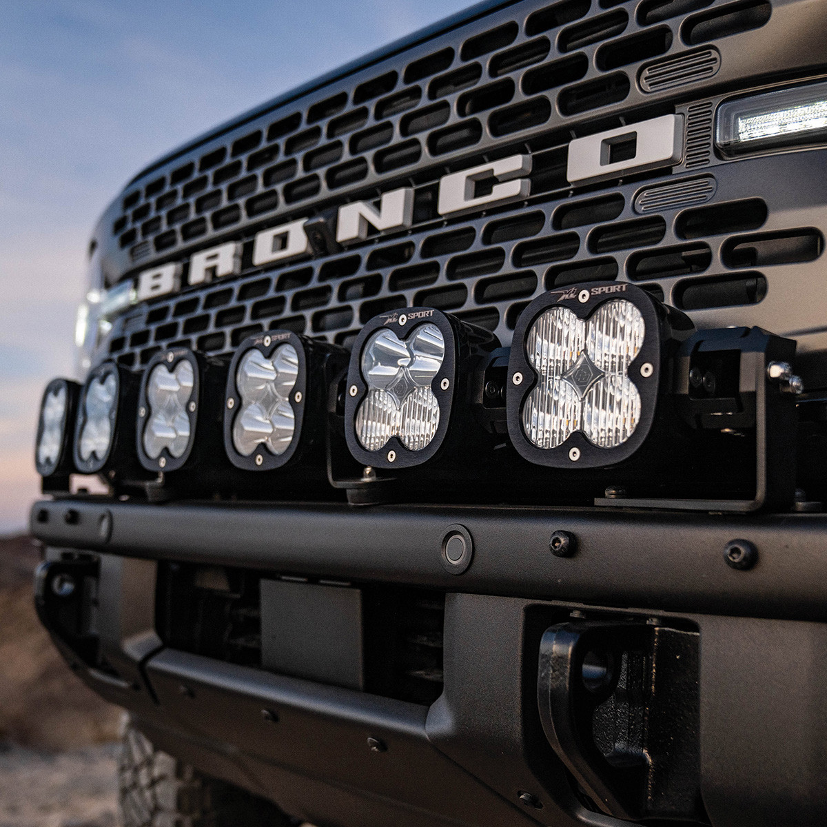 Комплект передних фар 6XL – Ford 2021-Для Bronco; 2022-для Bronco Raptor; ПРИМЕЧАНИЕ: с модульным стальным бампером OEM