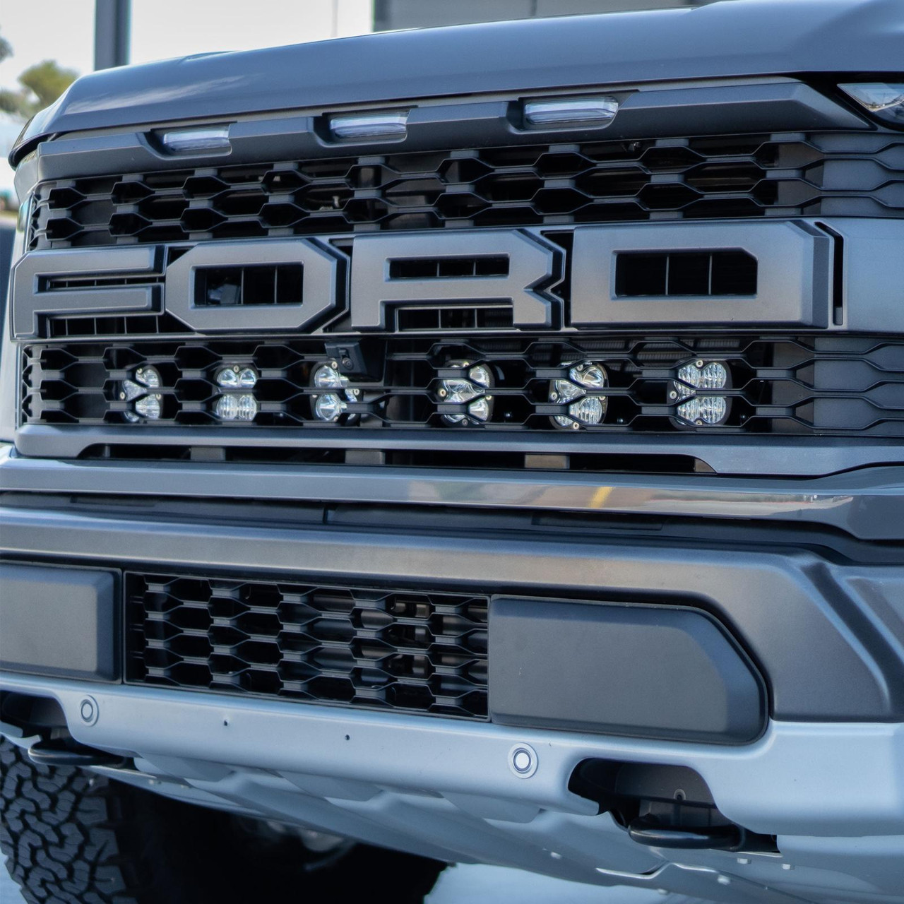 Комплект фонарей для задней решетки радиатора Ford Squadron Sport – Ford 2021-23 F-150; ПРИМЕЧАНИЕ: Raptor